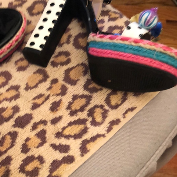 Heels - Picture 3 of 3